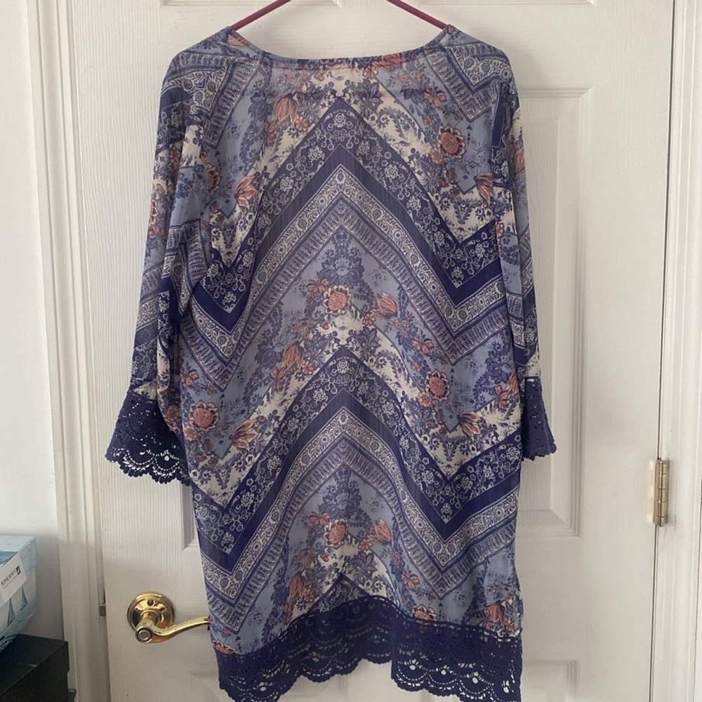 Floral blue open Kimono Cardigan-crochet lined bottom & 3/4 sleeves L ptp 23 in - Picture 5 of 10